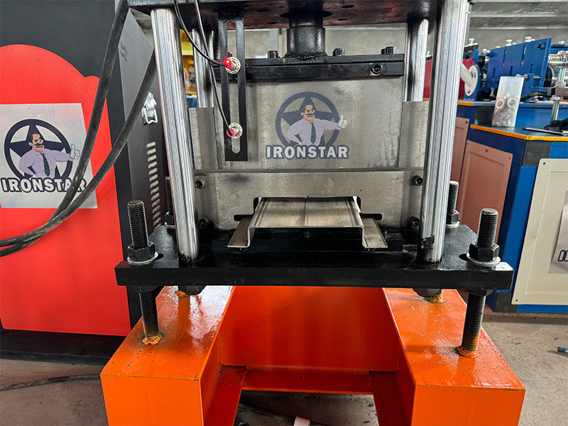 “211 Omega Bracket Roll Forming Machine Automatic Galvanized Steel Omega Profile Making Machine for Russia Solar Structure 211 Omega Bracket Roll Forming Machine Automatic Omega Profile Manufacturing”