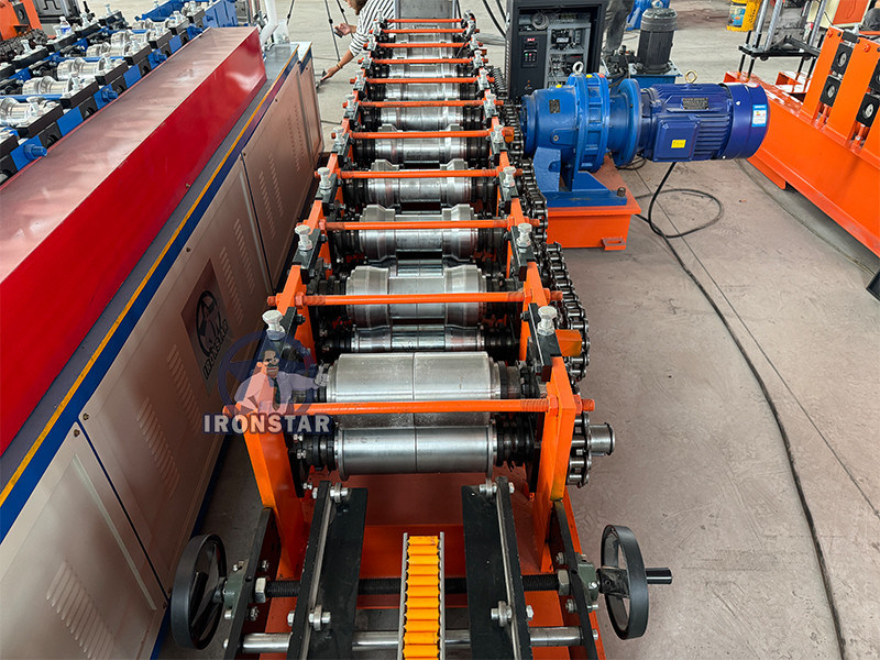 “211 Omega Bracket Roll Forming Machine Automatic Galvanized Steel Omega Profile Making Machine for Russia Solar Structure 211 Omega Bracket Roll Forming Machine Automatic Omega Profile Manufacturing”