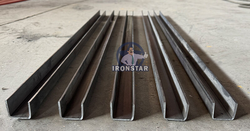“35*15mm and 35*30mm 10 Ga 2 sizes in 1 U purlin roll forming machine in America”